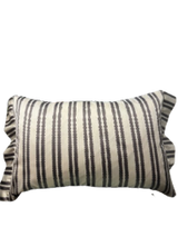 ALMOFADA RISCAS CINZAS CETIM